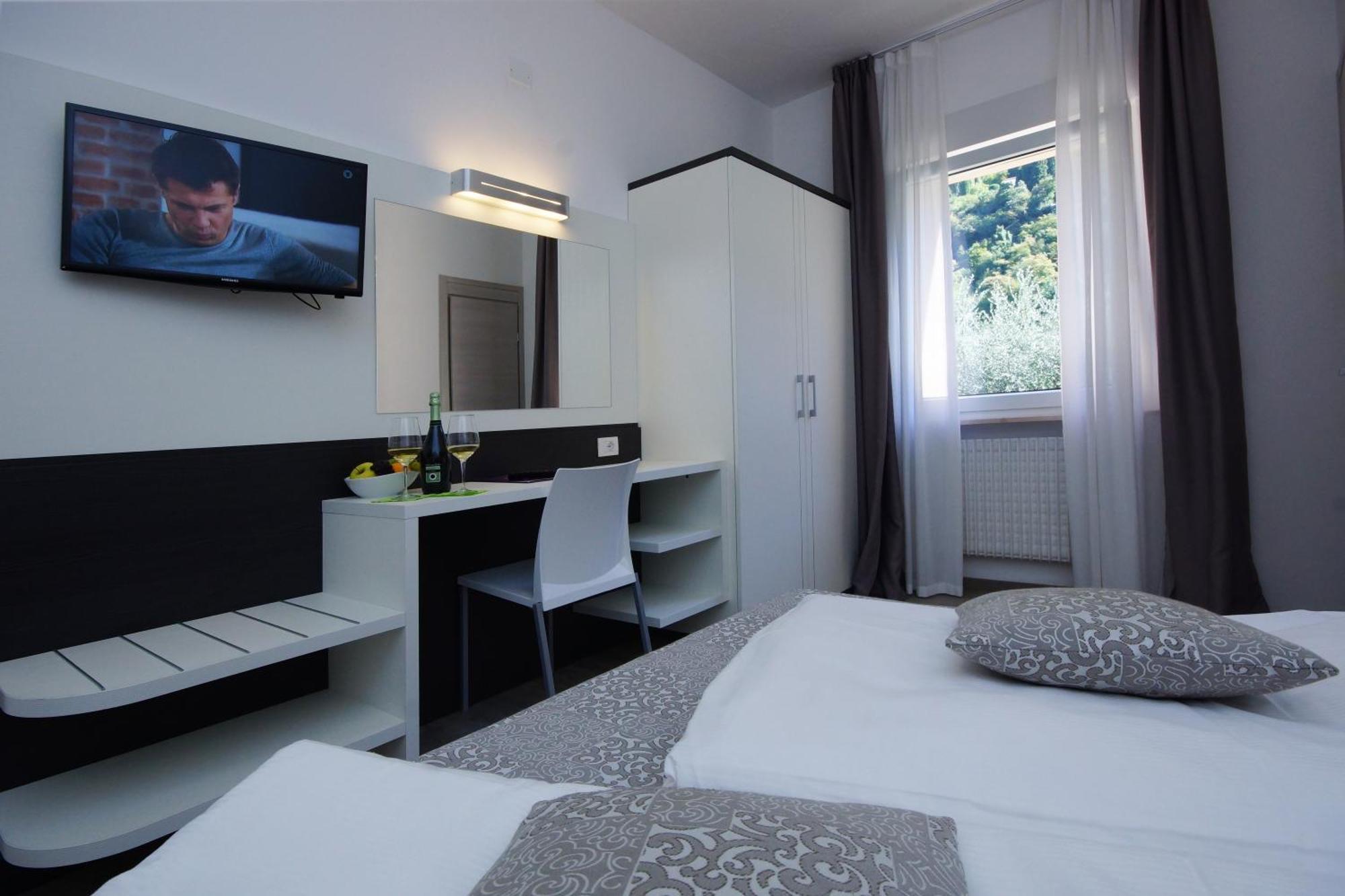 Hotel Casa Serena مالتشيزينيه المظهر الخارجي الصورة
