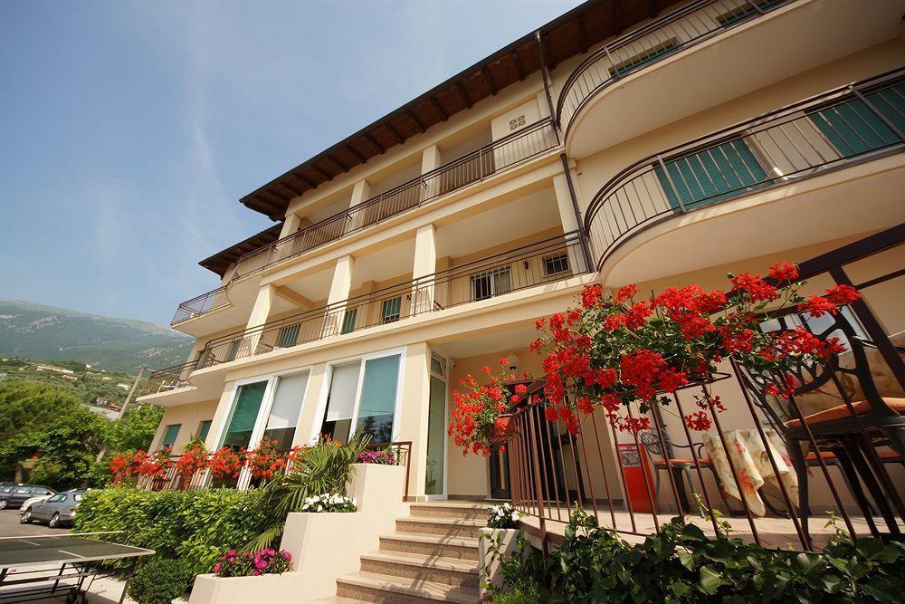 Hotel Casa Serena مالتشيزينيه المظهر الخارجي الصورة